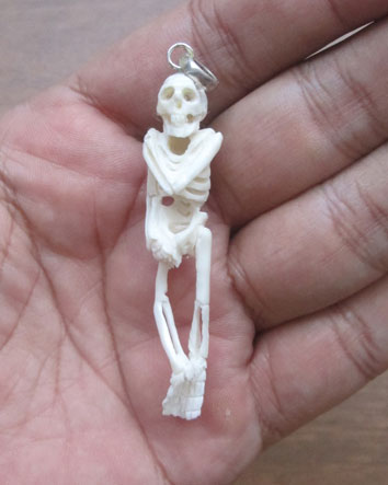 Human-Skeleton-Bone-Carving-Pendants-003